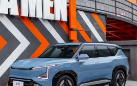 起亚中国坚持“在中国，为中国”理念，内销外销齐头并进